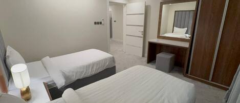 Deluxe Apartment | Blackout drapes, free WiFi