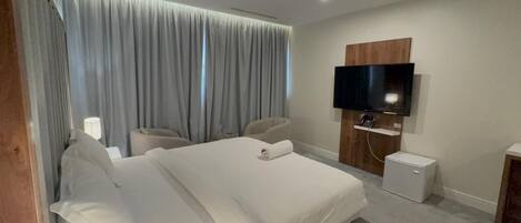 Deluxe Double Room | Blackout drapes, soundproofing, free WiFi