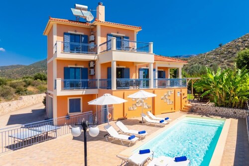 Villa Xenia - Three Bedroom Villa, Sleeps 6
