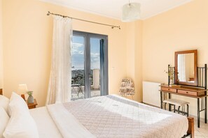 3 chambres, fer et planche à repasser, Wi-Fi, draps fournis