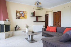 Televisión y chimenea