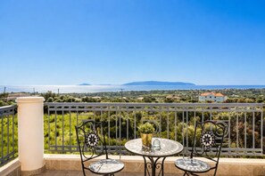 Outdoor dining - Villa Xenia - Three Bedroom Villa, Sleeps 6 (Karavados)