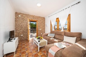 Televisión y chimenea 