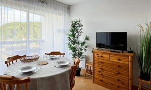 Dining - Studio Cabin Near La Madrague Beach (Le Grau-Du-Roi)