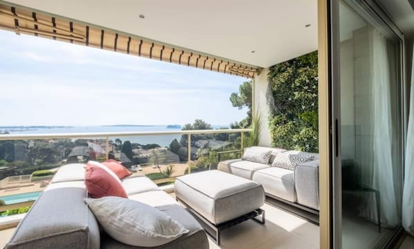 Interior - Apartment in Cannes With Sea View & Pool (Cannes)