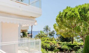 Property grounds - Apartment in Palm Beach With Pool Access (Cannes)