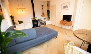Fireplace - House in Zandvoort Near the Beach (Zandvoort)