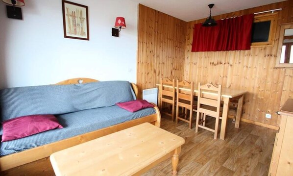 Living area - Dba104 - 1 Bedroom Apartment + Sleeping Alcove - Balcony - Sleeps 6 - 1800 Area (Puy-Saint-Vincent)