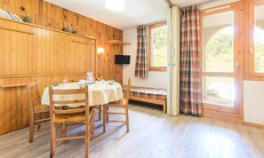 Dining - Apartment in Montchavin by Ski Slopes (La Plagne-Tarentaise)