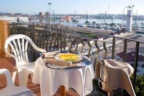 Outdoor dining - Silken Turcosa 3 Sup (Castelló de la Plana)