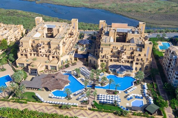 المنشأة من الخارج