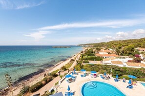A resort with a swimming pool, beach, and ocean view. - Vistamar Apartments (Es Migjorn Gran)