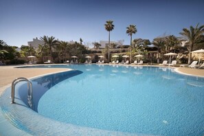 حمّام سباحة خارجي