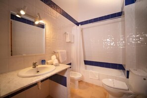 Bathroom - Bimbolla Apartaments (Sant Lluis)