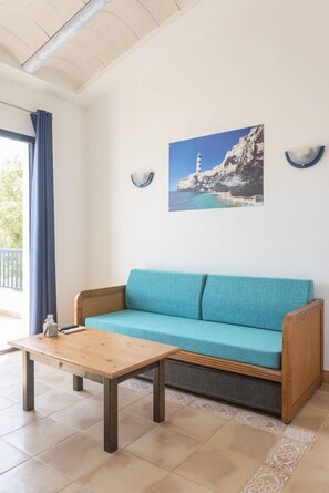 Living area - Bimbolla Apartaments (Sant Lluis)