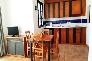 Dining - Bimbolla Apartaments (Sant Lluis)