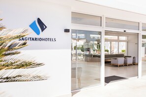 Exterior detail - Sagitario Menorca Mar Apartments Adults Only (Ciutadella de Menorca)