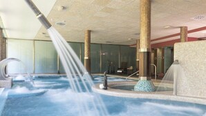 A hot tub area with multiple jets of water, a small statue, and a tiled floor. - Hotel & Spa Monasterio de Boltana (Boltana)