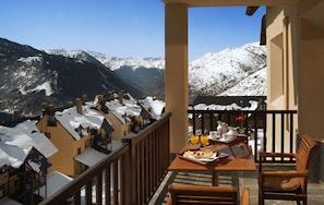 Outdoor dining - Eurostars Royal Tanau (Naut Aran)