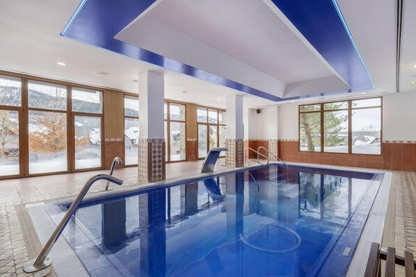 Indoor pool, outdoor pool