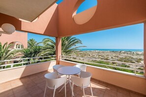 屋外ダイ�ニングエリア