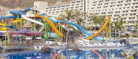 Piscine couverte, piscine extérieure