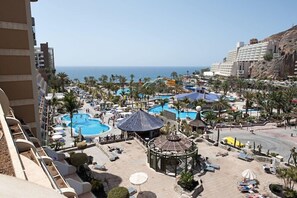 Indoor pool, outdoor pool - Hotel Livvo Lago Taurito (Mogan)