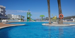 Outdoor pool - Playa Bella Beach Apartments (Sant Josep de sa Talaia)