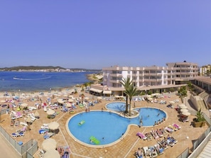 Outdoor pool - Playa Bella Beach Apartments (Sant Josep de sa Talaia)