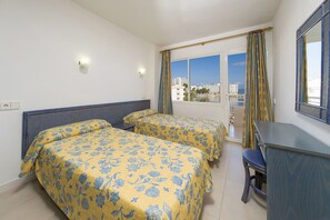 Room - Playa Bella Beach Apartments (Sant Josep de sa Talaia)