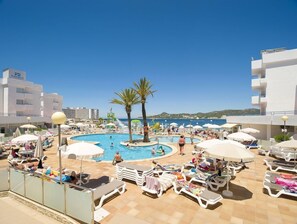 Outdoor pool - Playa Bella Apartments (Sant Josep de sa Talaia)