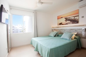 Room - Playa Bella Beach Apartments (Sant Josep de sa Talaia)