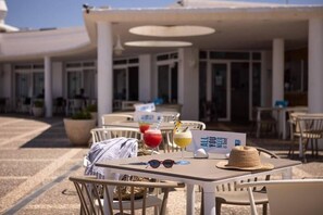 تناول الطعام بالخارج