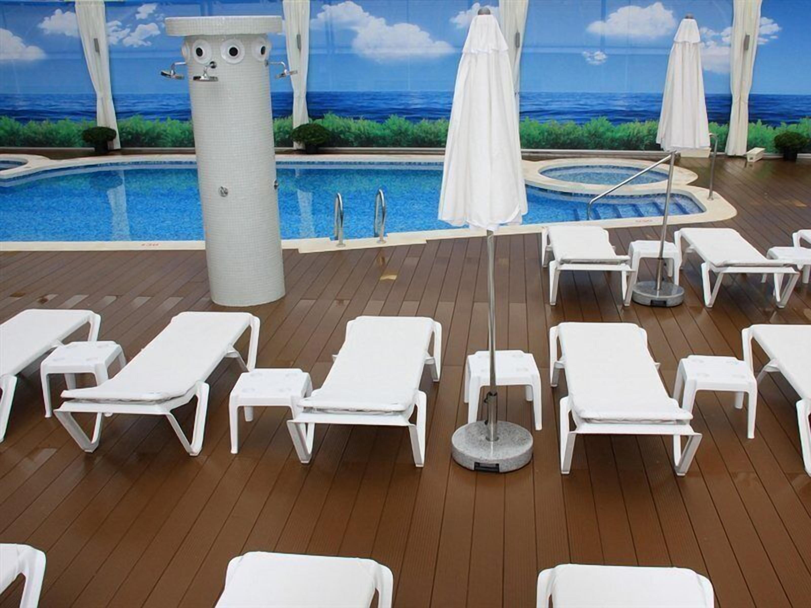 Indoor pool, outdoor pool