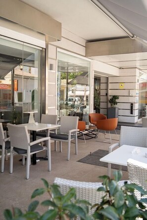 تناول الطعام بالخارج