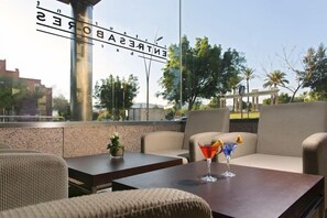 Outdoor dining - Elba Almeria Business & Convention Hotel (Almeria)