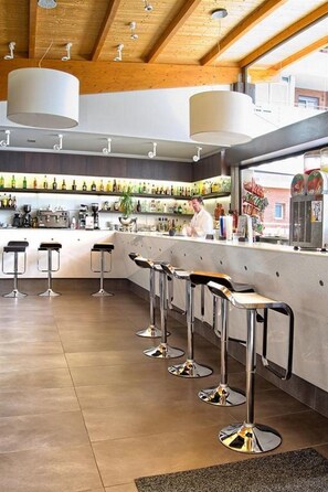 بار (في المنشاة)