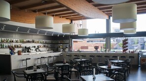 Bar (on property) - Papi Hotel (Malgrat de Mar)
