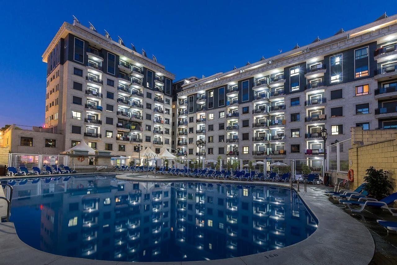 Hồ bơi ngoài trời 