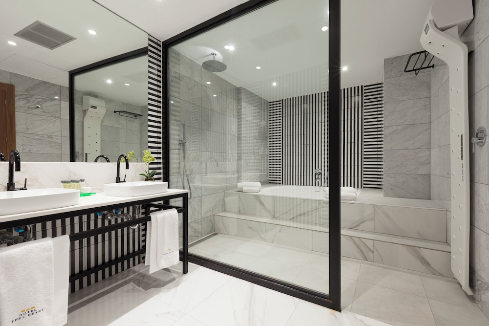 Hotel Tres Reyes Pamplona by null