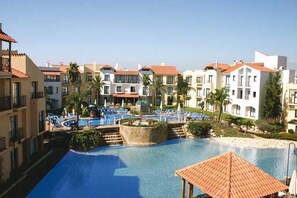 حمّام سباحة خارجي