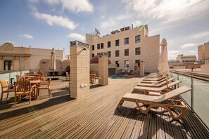 حمّام سباحة خارجي