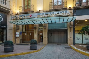 تفاصيل الفندق من الخارج