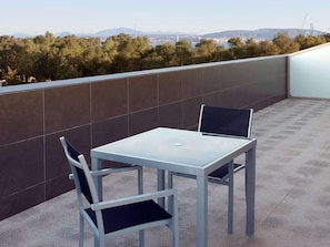 Outdoor dining - Suittes Hotel (Algeciras)
