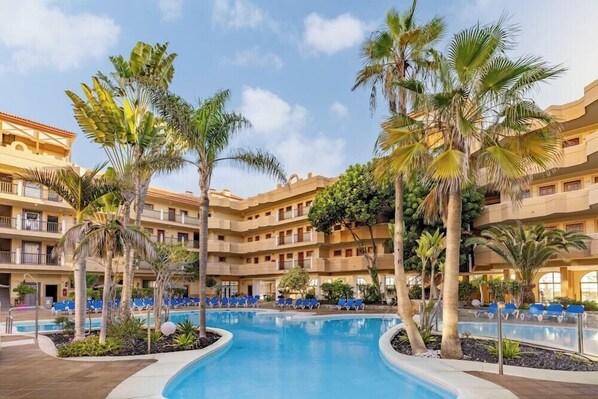 حمّام سباحة خارجي