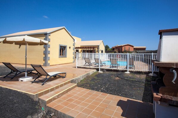 المنطقة المحيطة بالمنشأة