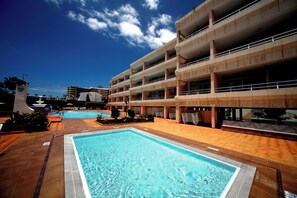 حمّام سباحة خارجي