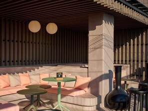 تناول الطعام بالخارج