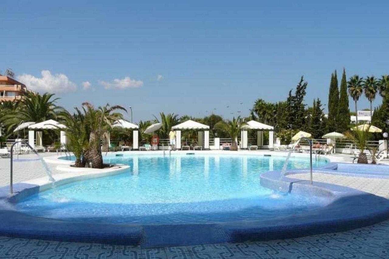 Piscina coberta i piscina a l'aire lliure 