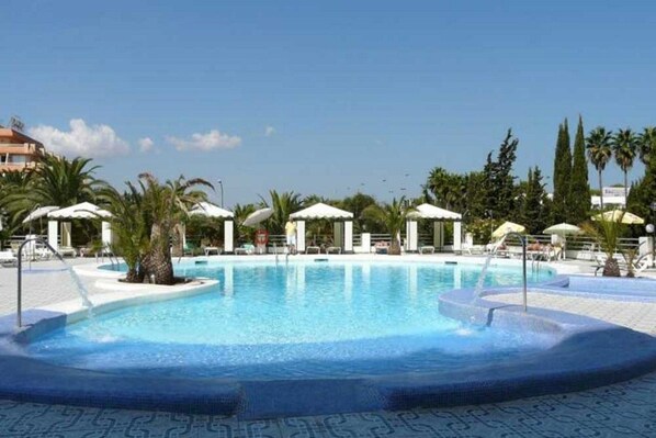 Indoor pool, outdoor pool